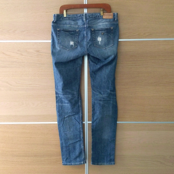 Distressed Guess Jeans, size 32, skinny leg - Picture 7 of 8